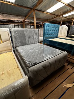 sstylish 6by6 chester bed made with blue gum hardwood| customizable colors