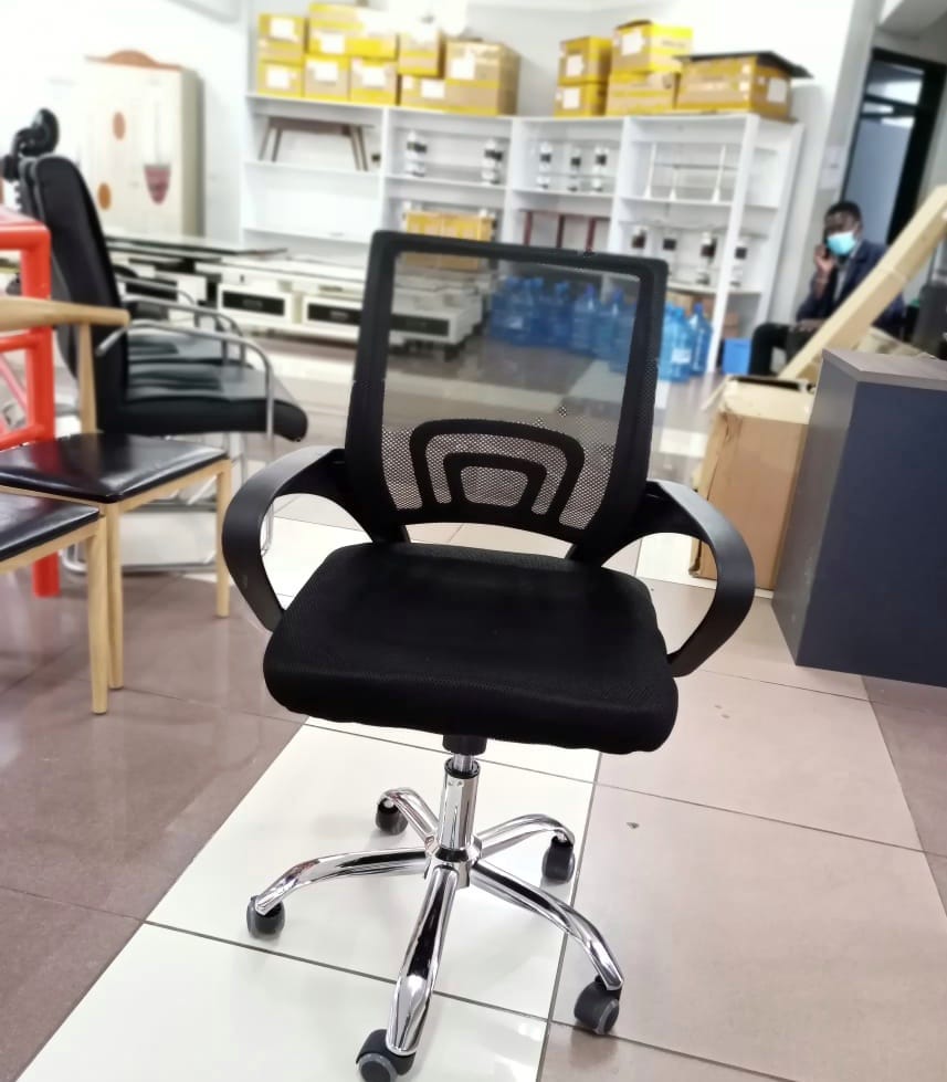 Office Chair With No Headrest. - Image 2