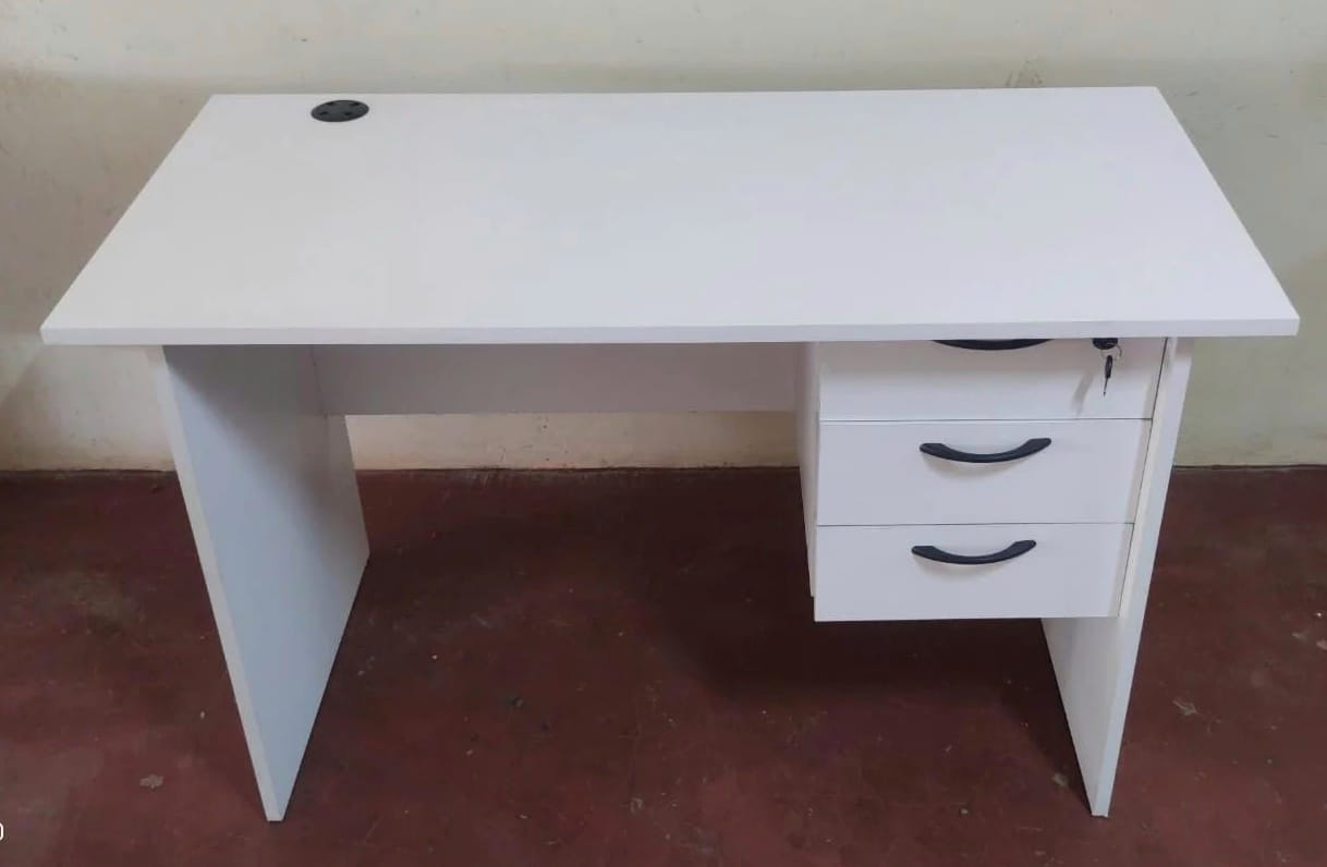 Office desk 0.5M