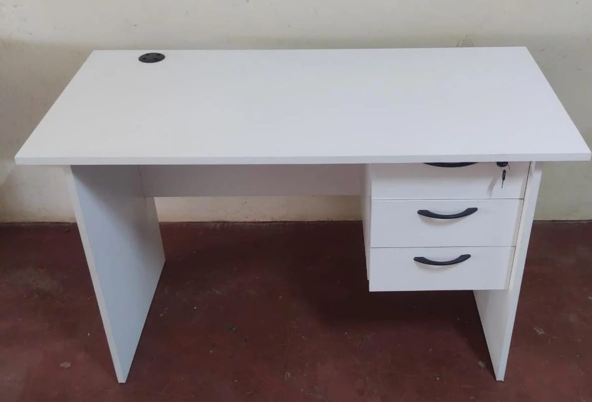 Office desk 0.5M - Image 2